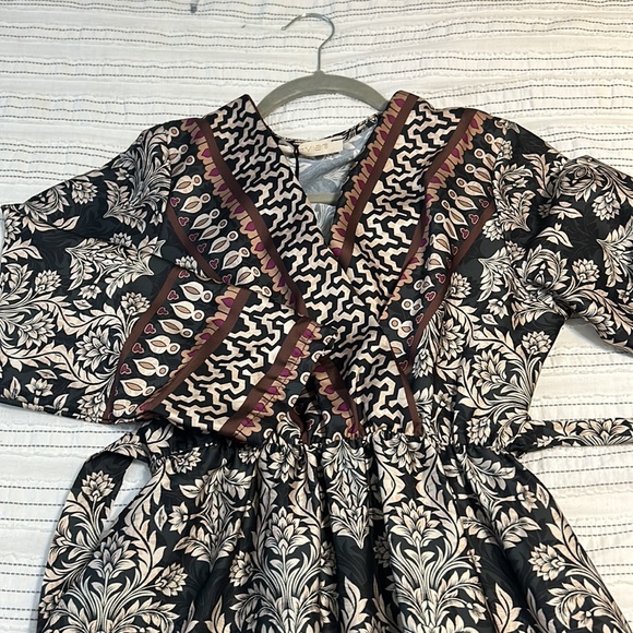 Black white floral maxi dress v neck with belt bought in France - Picture 3 of 8